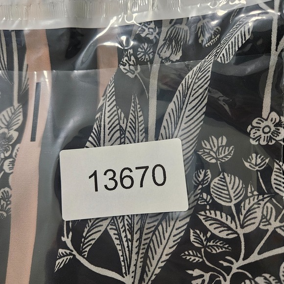 Tommy Hilfiger Shirt Top women Large Button Up Floral Black White Work - Picture 10 of 10